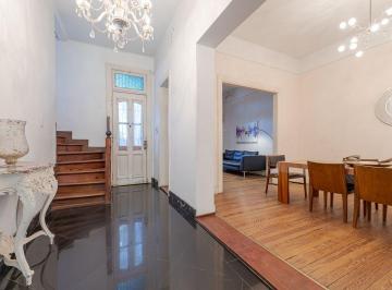 Casa · 211m² · 7 Ambientes · 2 Cocheras · Venta/permuta Casa de 3 Dorm. B. Parque