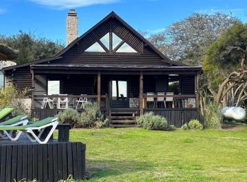 Casa · 80m² · 3 Ambientes · 1 Cochera · Casa en Alquiler Temporario en Laguna El Rosario