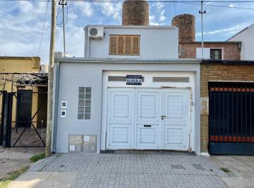 Casa · 140m² · 5 Ambientes · 1 Cochera · Alquiler Casa Santa Fe - 2 Dorm.