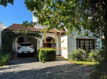 Casa · 210m² · 4 Ambientes · 3 Cocheras · Venta Casa en Aranjuez Country Club Apto Credito