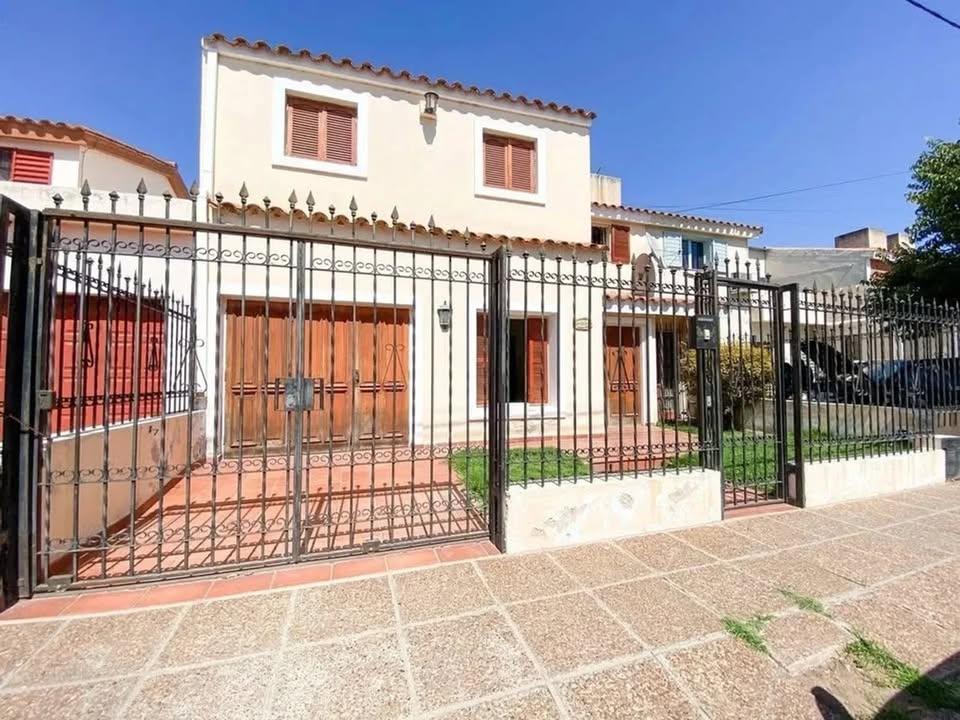 Manzana 21, Casa 5 – a metros de calle Teodoro Fels