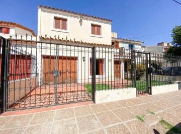 Casa de 6 ambientes, Córdoba · Casa Grande en Venta – 4 Dorm. + Patio + Cochera Doble