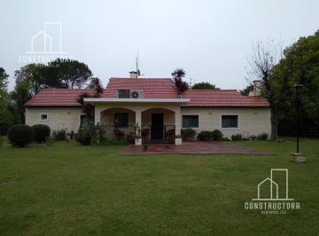 Quinta vacacional · 4000m² · 4 Ambientes · 6 Cocheras · Quinta - Tristan Suarez