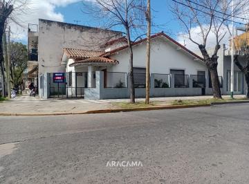 Casa · 150m² · 3 Ambientes · 1 Cochera · Casa en Venta 3 Ambientes en Luis Guillon
