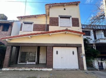 Casa · 172m² · 4 Ambientes · 1 Cochera · Casa en Venta - Florida Vicente Lopez -, Lote Propio