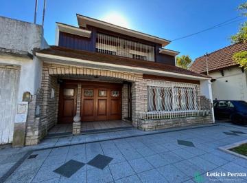 Casa · 240m² · 4 Ambientes · Casa 4 Ambientes en Venta - Nueva Pompeya