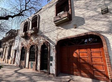 Casa · 263m² · 7 Ambientes · 1 Cochera · Venta Casa 5 Dorm. en Abasto