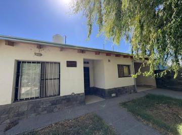 Casa · 102m² · 2 Ambientes · 2 Cocheras · Venta de Casa en Aldeas del Sur, Plottier