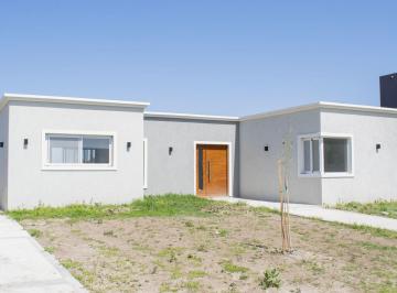 Casa · 100m² · 4 Ambientes · Casa en Alquiler Sobre Lote Interno en San Sebastián Área 8