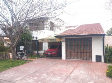 Casa · 145m² · 5 Ambientes · 1 Cochera · Casa en Caisamar
