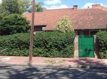 Casa · 249m² · 6 Ambientes · 1 Cochera · Chalet en Venta en Barrio Inglés - Hurlingham