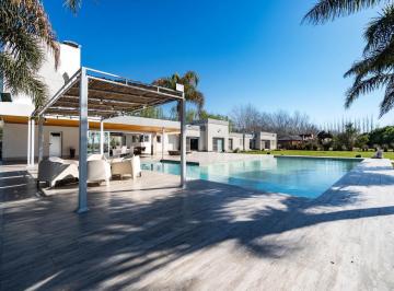 Casa · 330m² · 7 Ambientes · 3 Cocheras · Venta - Casa 4 Dorm. con Pileta - Barrio Privado Chacras Los Raigales, Roldan