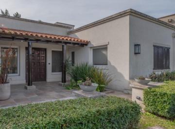 Casa · 170m² · 4 Ambientes · 2 Cocheras · Casa Resuelta en Una Planta en Venta en Santa Bárbara