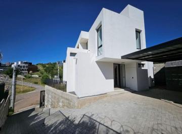 Foto · Venta Casa de Tres Dorm. Ubicado en Cuesta Colorada.