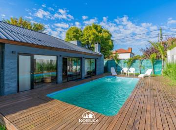 Casa · 300m² · 4 Ambientes · Chalet en El Tradicional Barrio Pinos de Anchorena