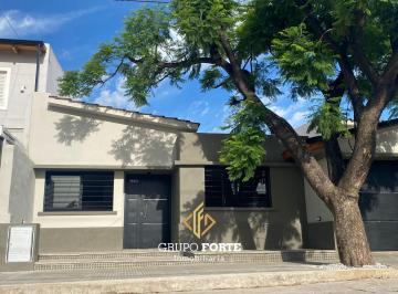 Casa · 160m² · 4 Ambientes · 3 Cocheras · Casa Venta Villa Cabrera 3 Dorm.