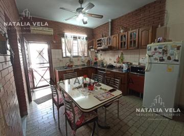 Casa · 143m² · 8 Ambientes · 3 Cocheras · Venta en Bloque Casa + 2 Departamentos en San Francisco Solano – Apto Crédito