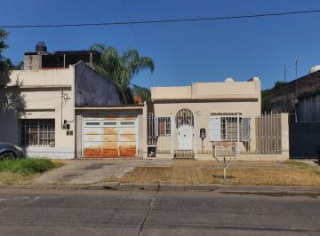 Casa · 194m² · 3 Ambientes · 4 Cocheras · Casa con Deposito en Lomas de Zamora