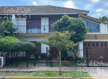 Casa · 142m² · 5 Ambientes · 2 Cocheras · Casa en Venta