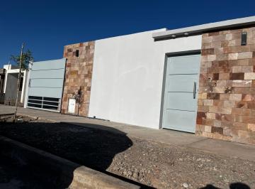 Casa · 60m² · 3 Ambientes · 2 Cocheras · Departamento de Categoria en Alquiler
