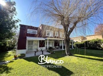 Casa · 200m² · 4 Ambientes · 2 Cocheras · Casa en Alquiler en Villa Olivos, Garin, Escobar