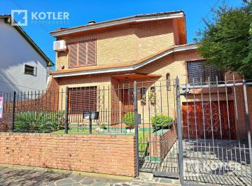 Casa · 240m² · 4 Ambientes · 1 Cochera · Oportunidad! Muy Lindo Chalet - 3 Dorm. - Temperley