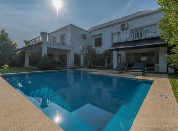 Casa · 268m² · 7 Ambientes · Casa con 4 Dorm. en Venta en Los Castores