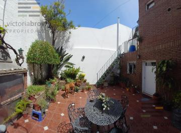 Casa · 160m² · 6 Ambientes · 1 Cochera · Casa con Cuatro Dorm. en Venta en Avellaneda