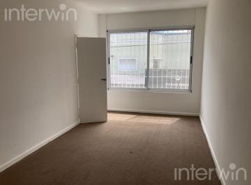 Oficina comercial · 160m² · 9 Ambientes · Oficina de 160 m² en Alquiler - Pilar