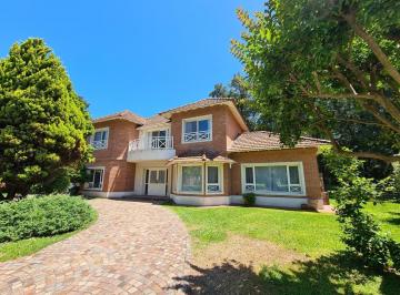 Casa · 317m² · 4 Ambientes · 8 Cocheras · Expectacular Casa - Country La Deseada - Ezeiza - Pileta - Parrilla - Cocheras - 3 Dorm.