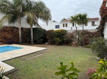 Casa · 350m² · 8 Ambientes · 2 Cocheras · Casa 2 Plantas en Urca Apto Crédito, 4 Dorm., Patio, Pileta, Luminosa