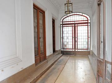 Casa · 287m² · 8 Ambientes · 1 Cochera · Casa en La Plata