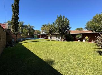 Casa · 184m² · 7 Ambientes · 4 Cocheras · Venta Casa 3 Dorm. Funes Todos Los Servicios Permuta