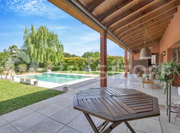 Casa · 200m² · 7 Ambientes · 2 Cocheras · Alquiler Temporario en Las Liebres