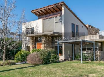 Casa · 296m² · 5 Ambientes · 1 Cochera · Moderna Casa 4 Dorm. - Funes Hills San Marino