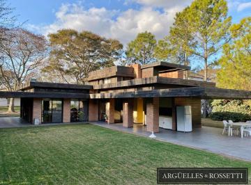 Casa · 350m² · 4 Ambientes · 2 Cocheras · Casa Estilo Frank Wright 3 Dorm. Kentucky Club Funes
