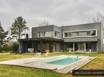 Casa · 453m² · 5 Ambientes · 2 Cocheras · Casa 4 Dorm. Kentucky. Moderna y Luminosa