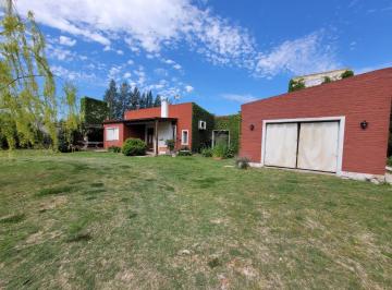 Casa · 240m² · 4 Ambientes · 2 Cocheras · Casa en Venta en Chacras de Uribelarrea