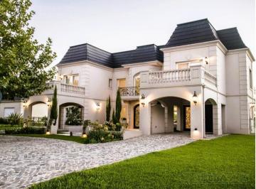 Casa · 360m² · 7 Ambientes · Lote Al Golf 2.100 m². 4 Dorm..