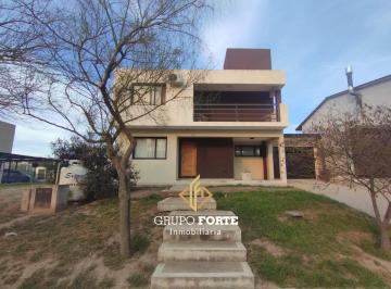Casa · 220m² · 5 Ambientes · 2 Cocheras · Casa Venta Tejas Cuatro Malagueño - 3 Dorm.