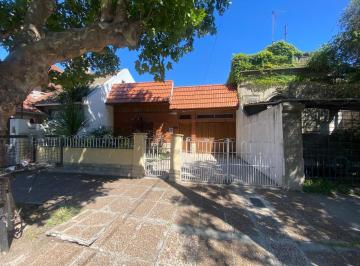 Departamento · 152m² · 4 Ambientes · 2 Cocheras · Se Vende Casa en Lote Propio de 50 m de Fondo con Parrilla y Garage a Refaccionar