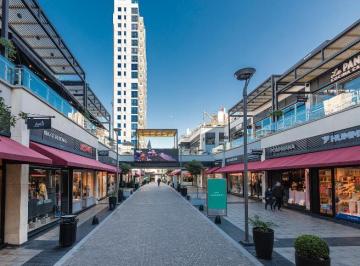 Local comercial · 438m² · 1 Cochera · Local en Las Lomitas Street