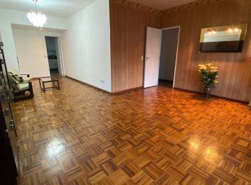Departamento de 5 ambientes, Flores · Semipiso en Flores Amplio y Luminoso Balcón Cochera Dño Vende