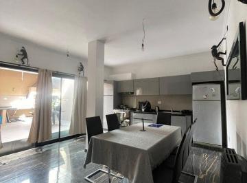 PH · 93m² · 2 Ambientes · PH Céntrico Amueblado con Patio en Alquiler