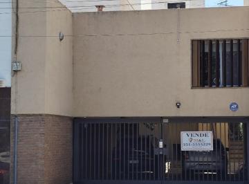 Casa · 281m² · 4 Ambientes · 4 Cocheras · Casa de 3 Dor en Venta Bº General Paz Apto Credito