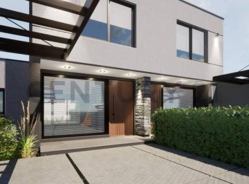 Casa · 80m² · 5 Ambientes · 1 Cochera · Casa en Venta en Maipú