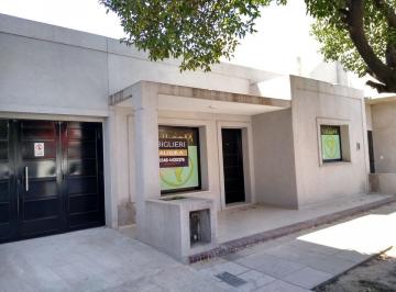 Casa · 150m² · 5 Ambientes · 1 Cochera · House - Esc. - Centro