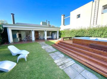 Casa · 135m² · 4 Ambientes · 2 Cocheras · Casa en Venta 4 Ambientes en Barrio Cerrado Chascomús Golf Country Club