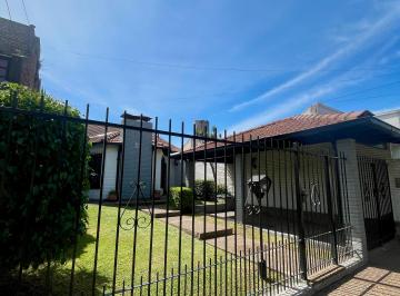 Casa de 5 ambientes, La Matanza · En Venta Chalet 5 Ambientes con Quincho y Piscina en Villa Luzuriaga