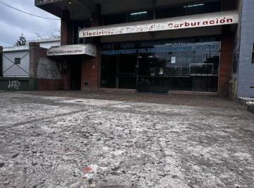 Local comercial · 200m² · Excelente Local en Alquiler Sobre Av Eva Peron